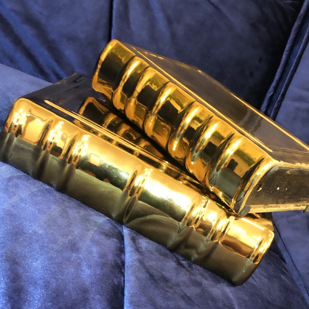 Gold books; Decor
